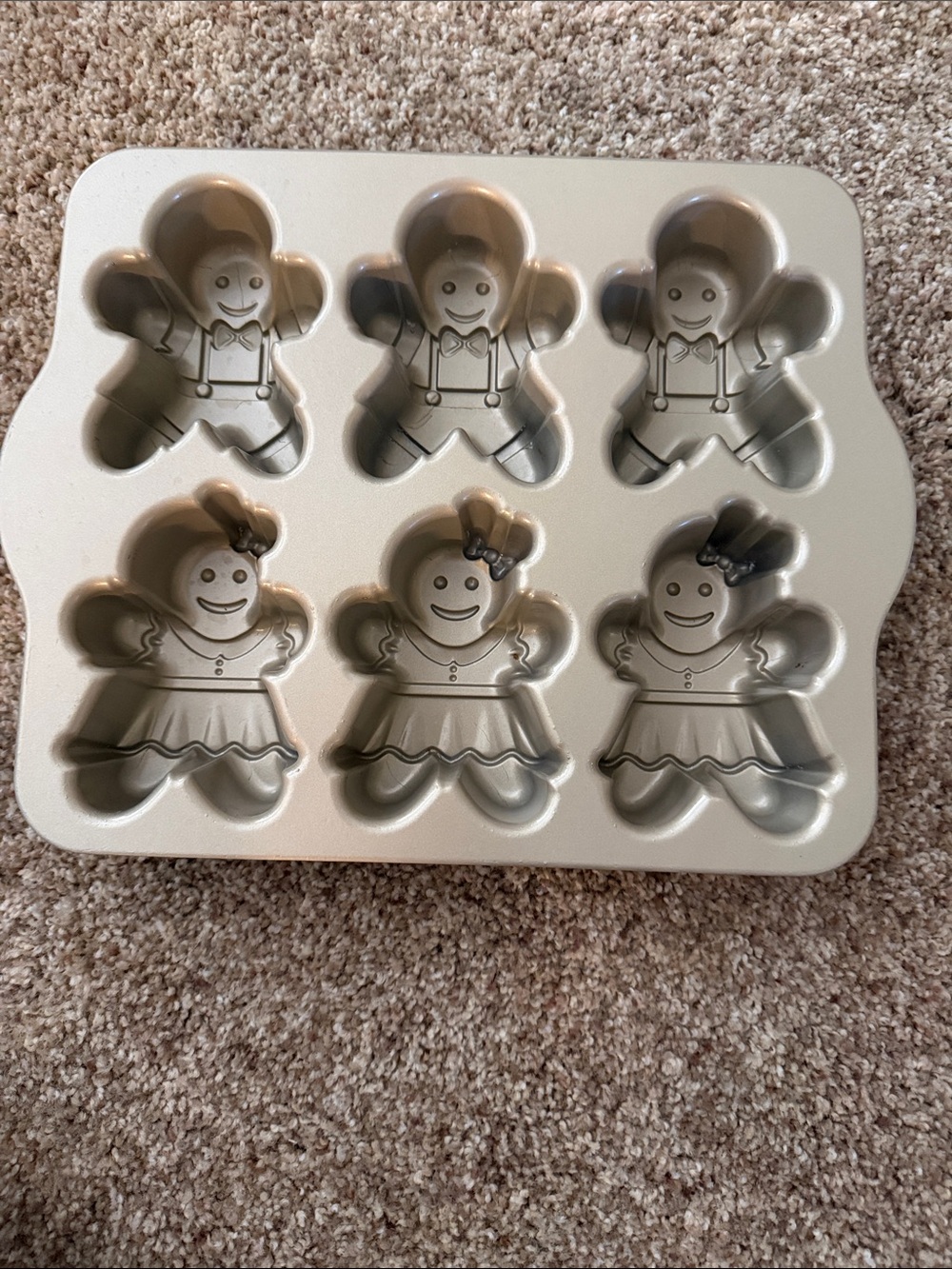 Williams Sonoma Gingerbread Couple Baking Mold - Gingerbread Man & Woman